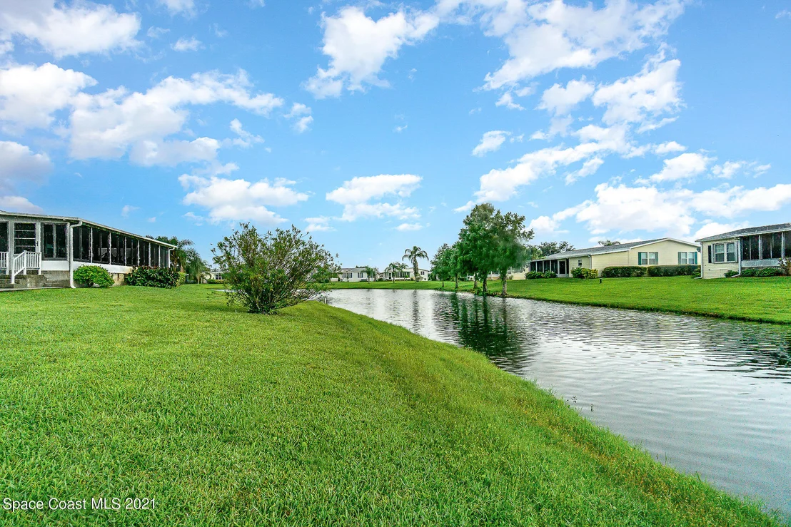 Photo of 387 Horseshoe Bend Circle