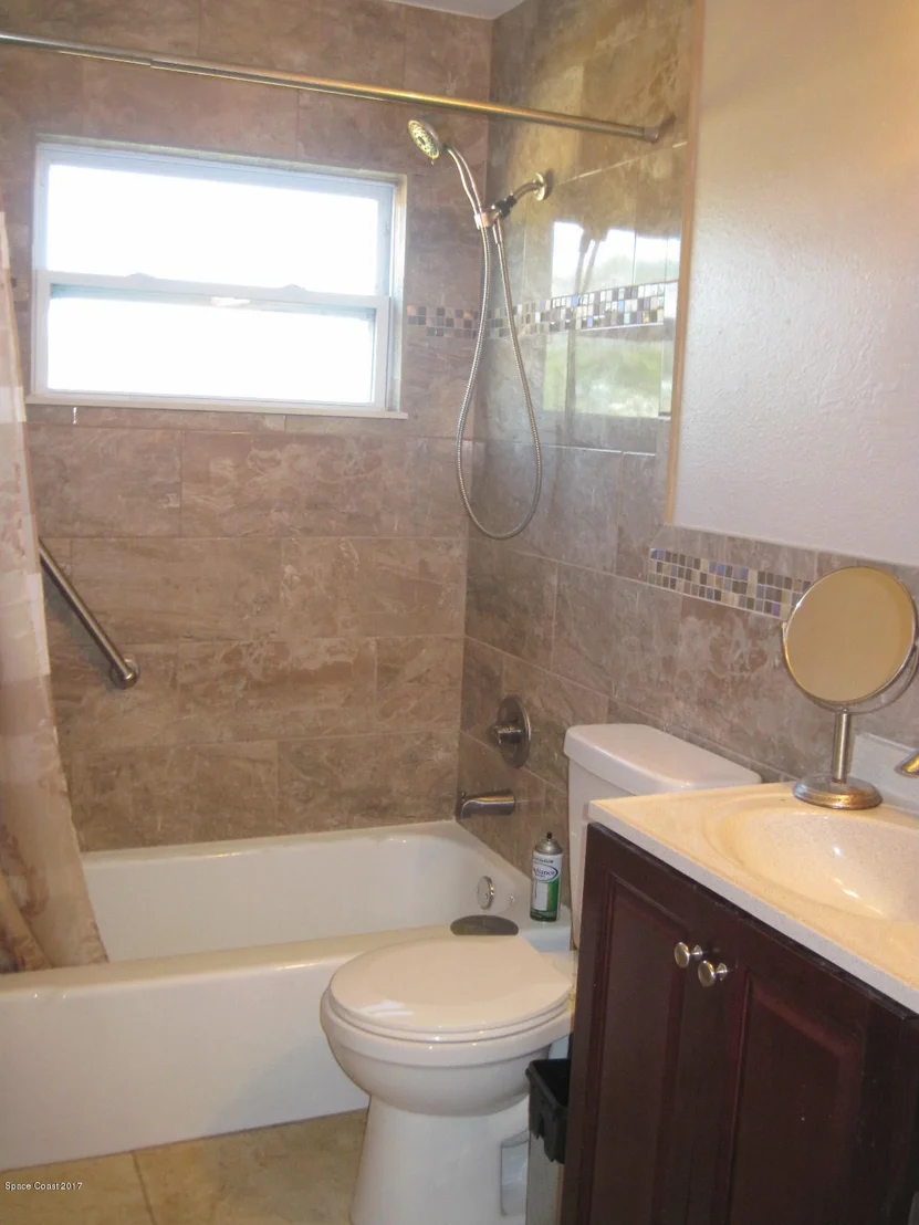 Photo of 2085 Lakeview Drive