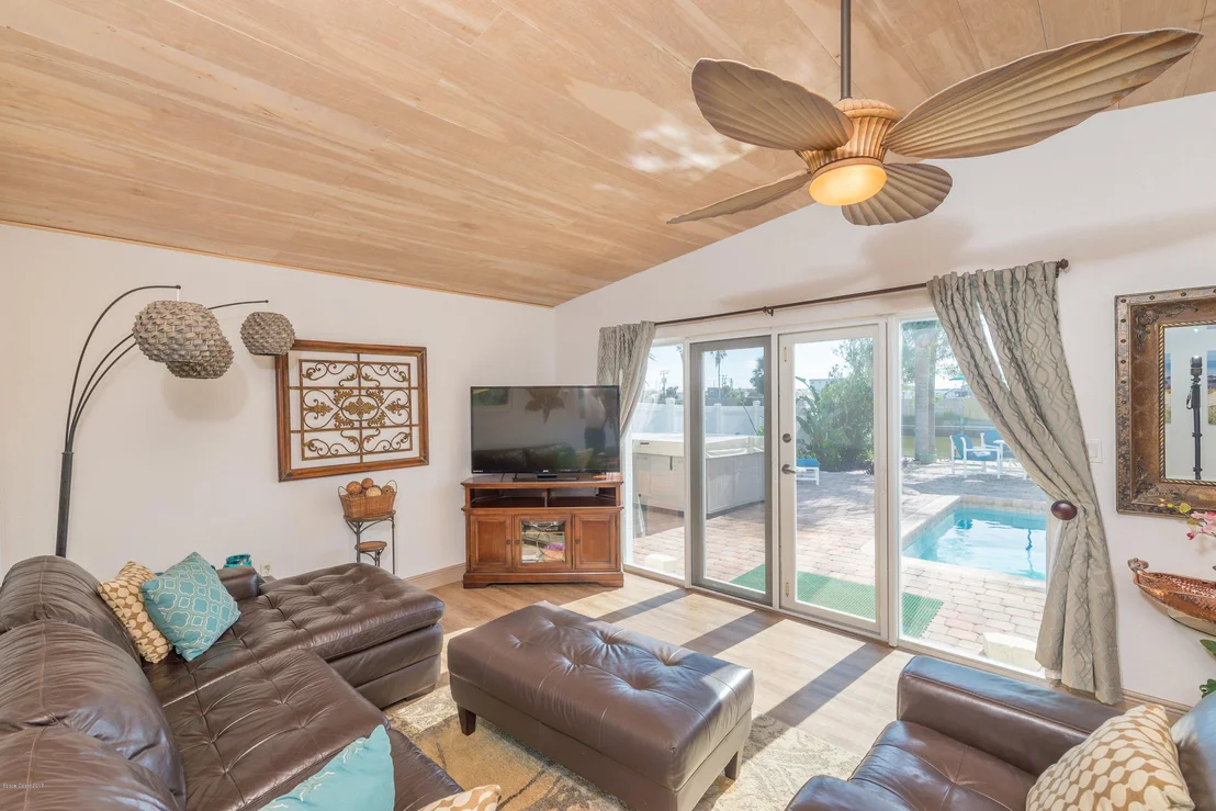 Photo of 423 Angelo Lane
