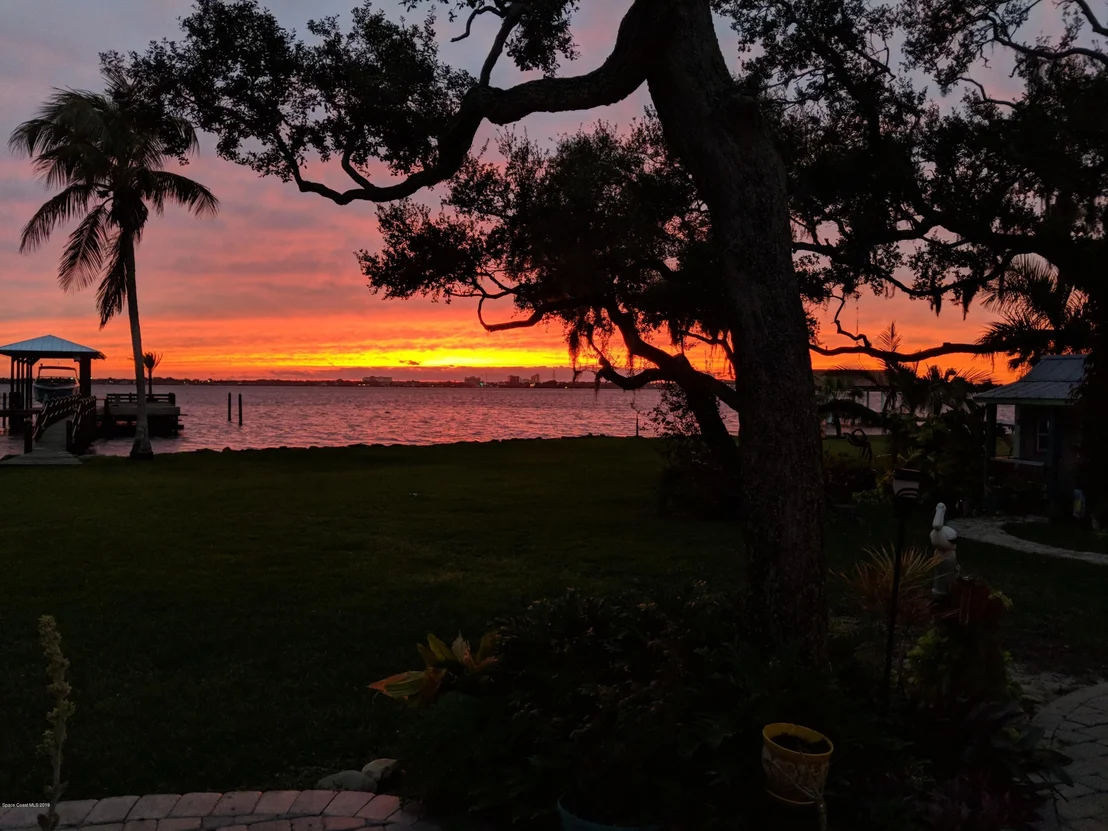 Photo of 800 S Riverside Drive