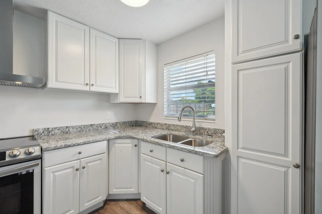 Photo of 3282 Abbott Avenue NE