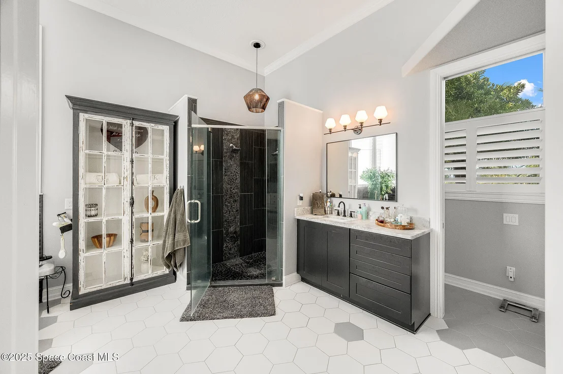 Photo of 4236 Hield Road NW
