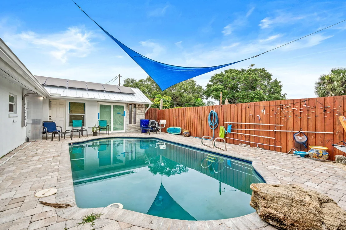 Photo of 1557 Hillcrest Drive