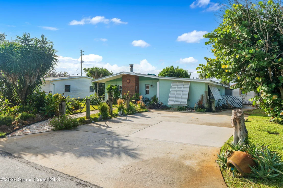 Photo of 241 Avenida Central