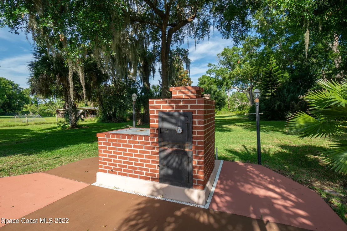 Photo of 2190 N Singleton Avenue
