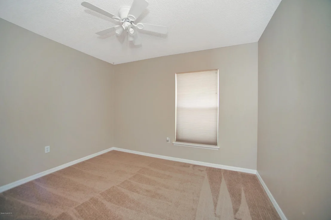 Photo of 1265 White Oak Circle
