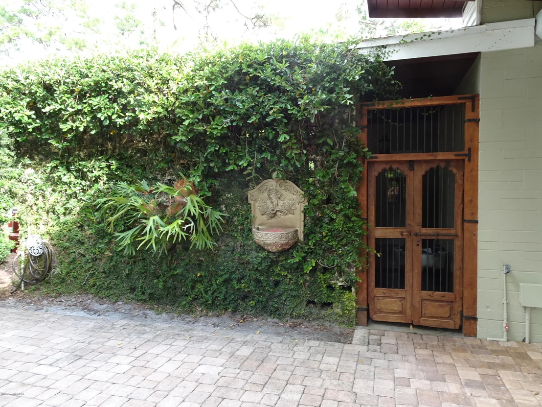 Photo of 5880 Crane Road