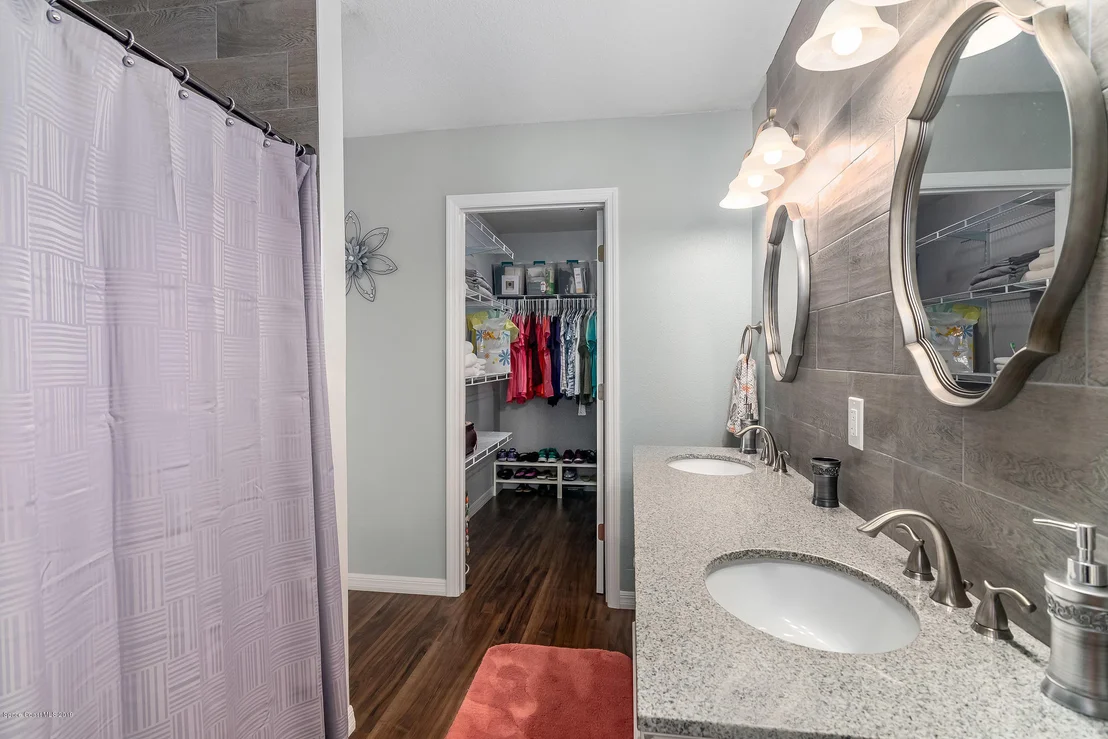 Photo of 710 Becker Avenue NE