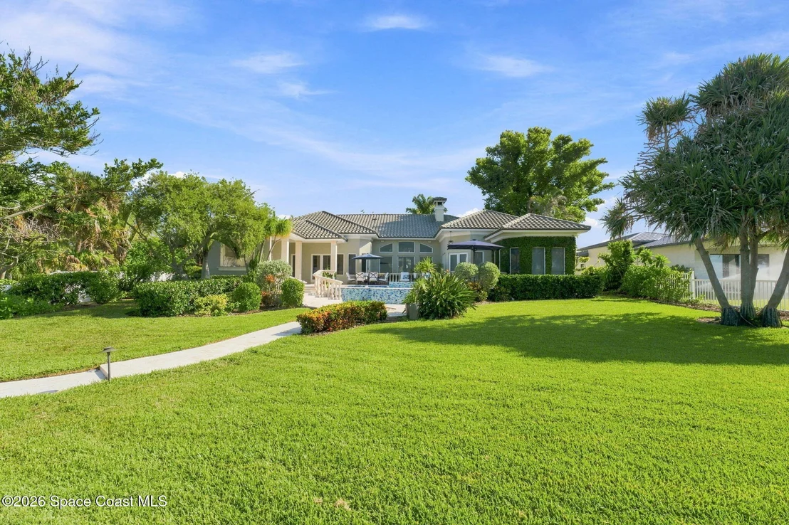 Photo of 200 Riverside Drive