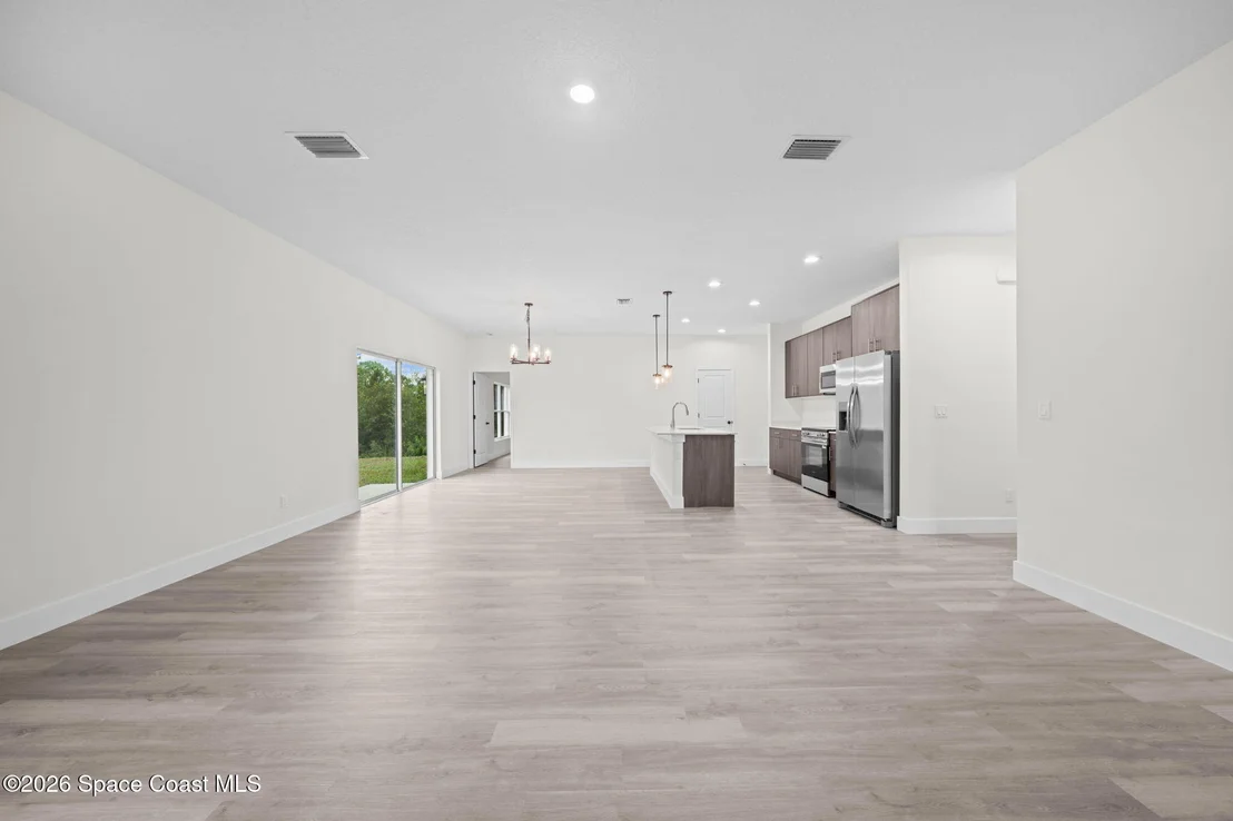 Photo of 1240 Cogan Drive SE