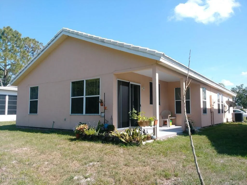 Photo of 1109 Goldenrod Circle NE