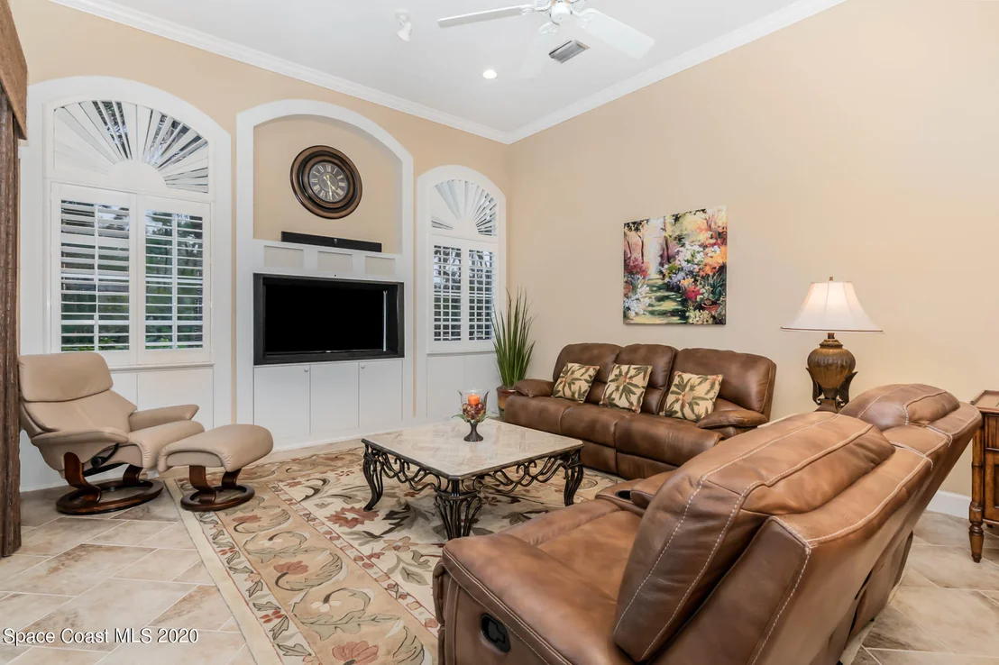 Photo of 889 Oak Park Drive