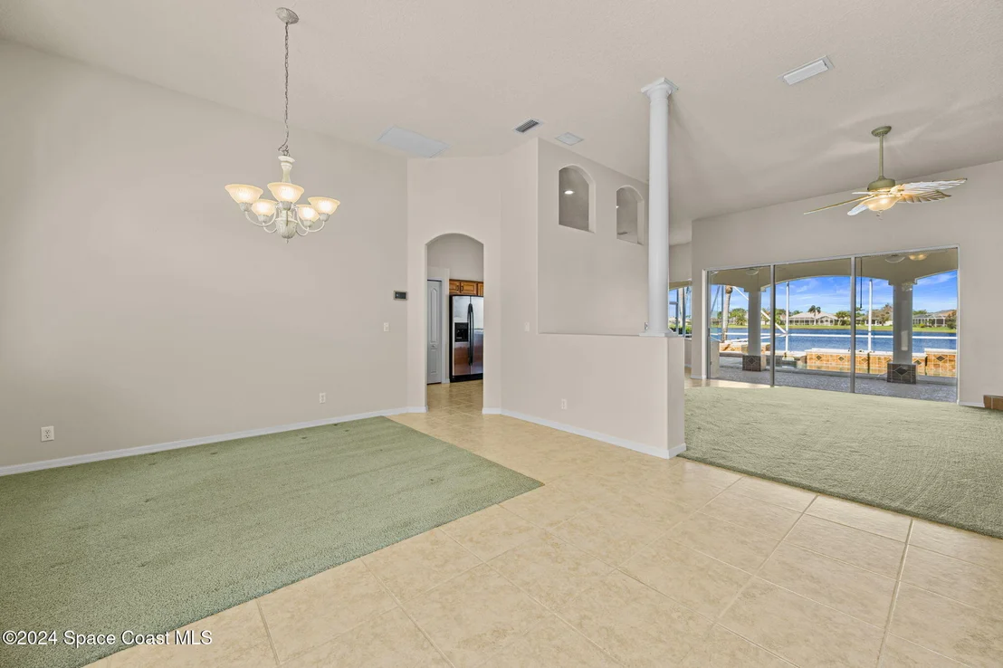 Photo of 930 Starling Way