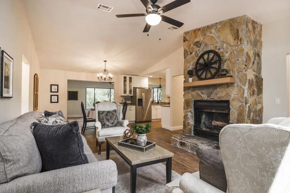 Photo of 11086 Roseland Road
