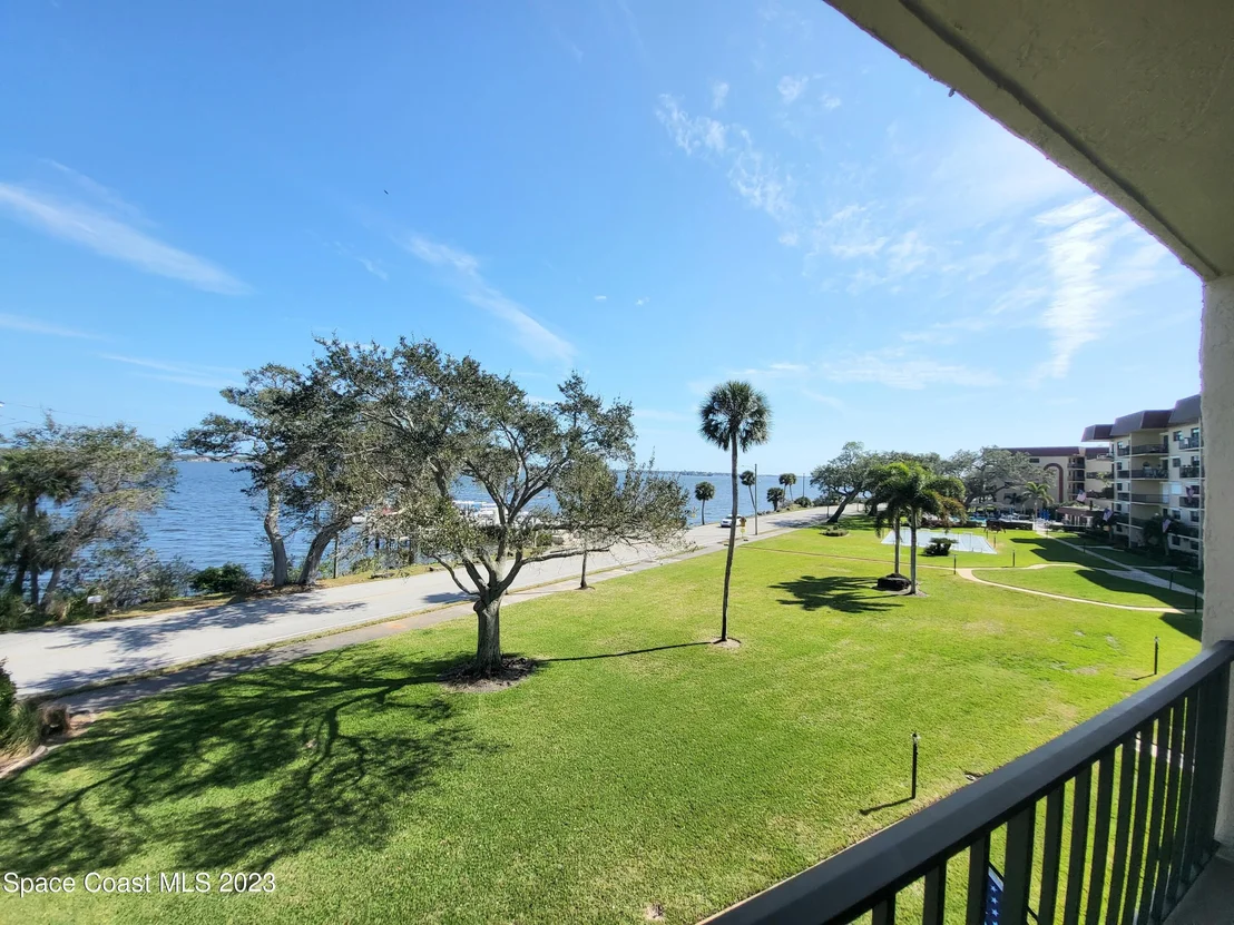 Photo of Unit 301 at 1025 Rockledge Drive
