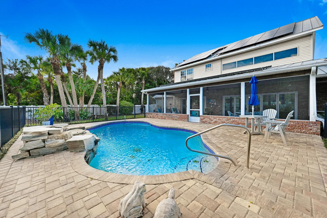 Photo of 225 Ormond Drive S