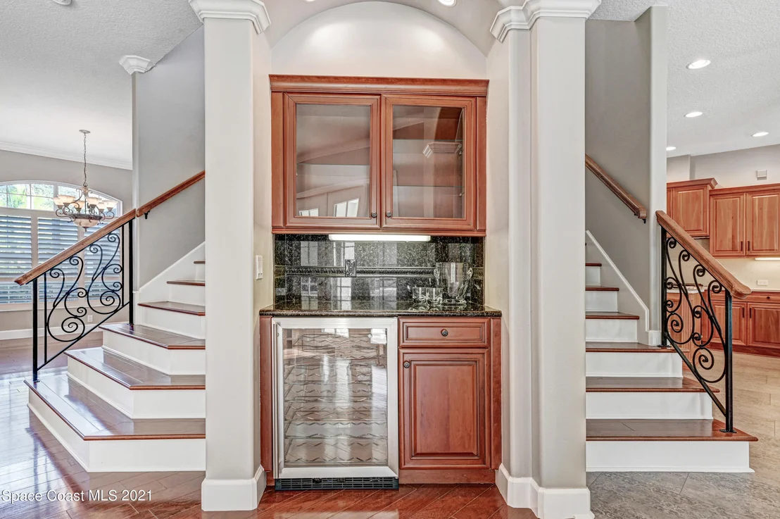 Photo of 882 Oak Park Drive