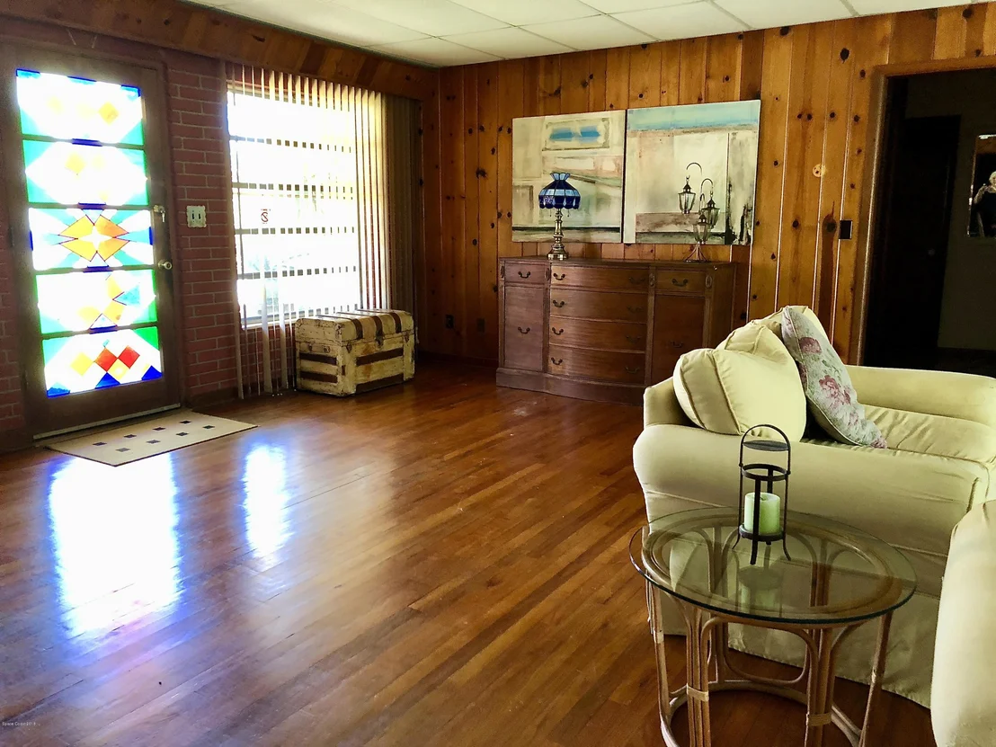 Photo of 409 W Fee Avenue