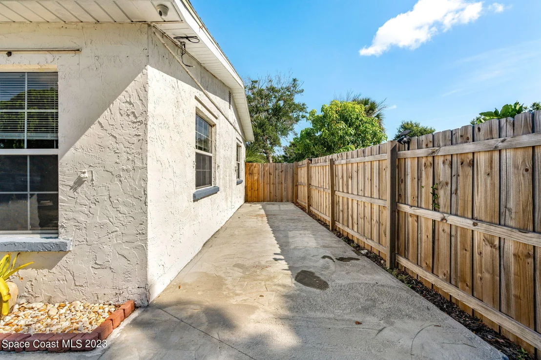 Photo of 2875 Stearns Avenue NE