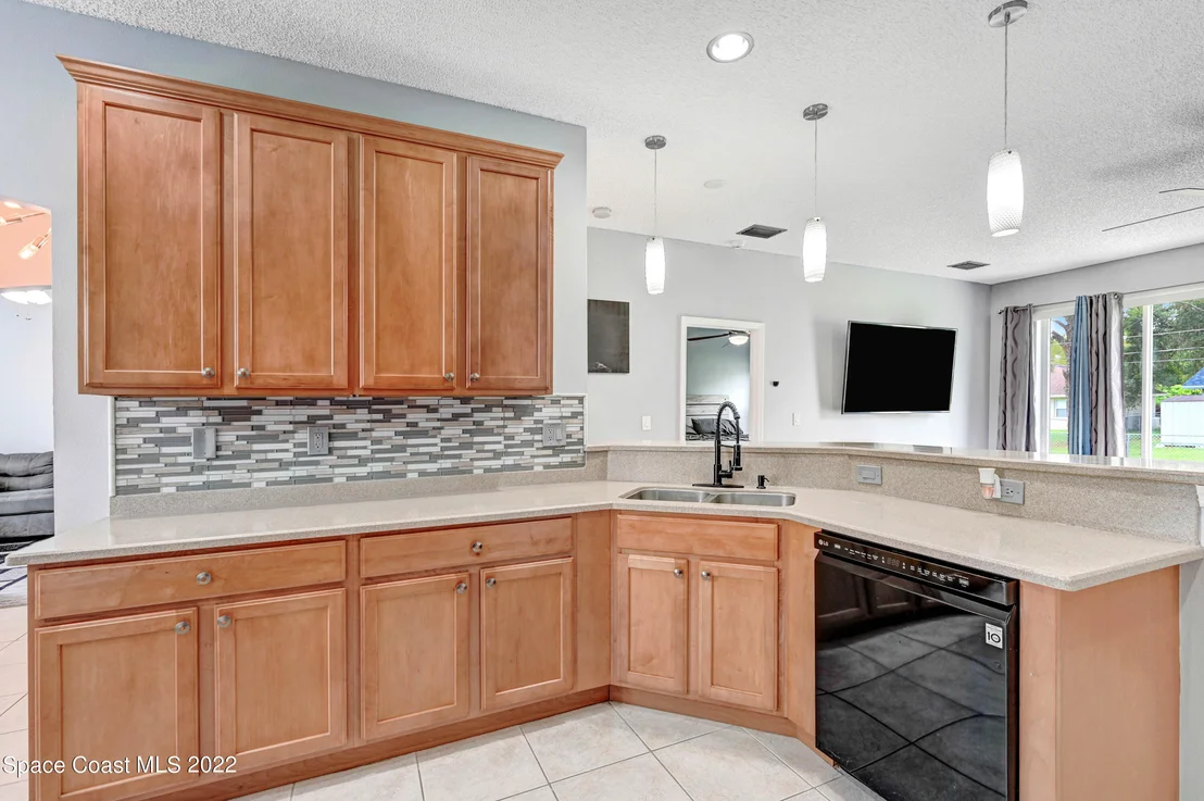 Photo of 880 Lyons Circle NW
