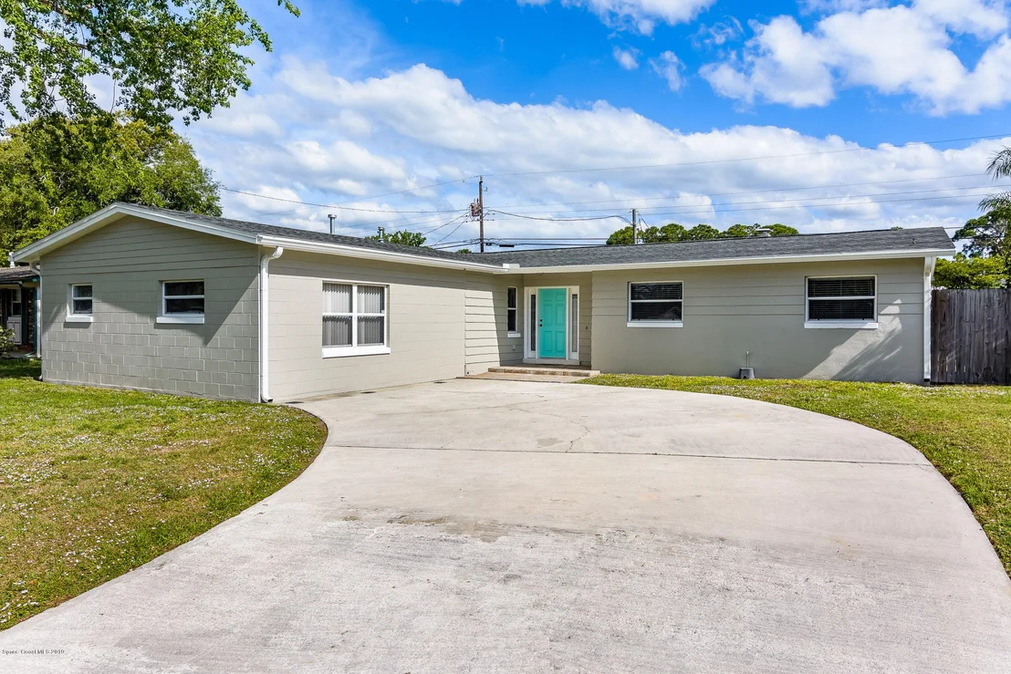 Photo of 932 Kings Post Road