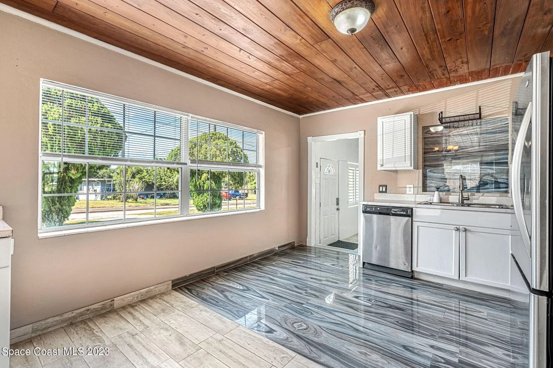Photo of 2875 Stearns Avenue NE
