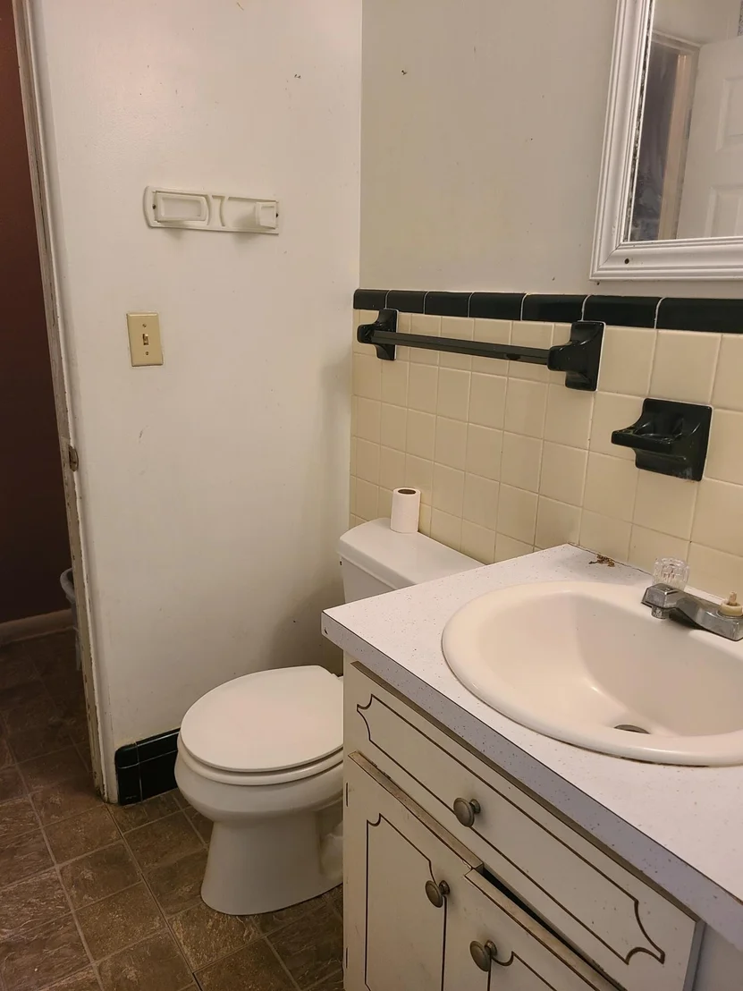 Photo of 819 W Highland Drive