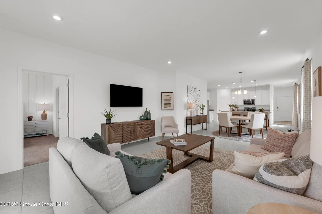 Photo of 866 Castleford Avenue NE