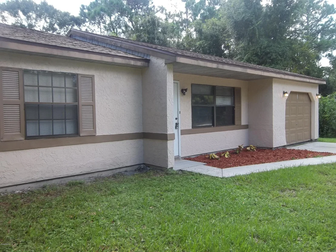 Photo of 928 SE Sable Circle
