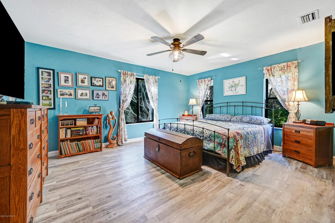 Photo of 255 Cardinal Drive