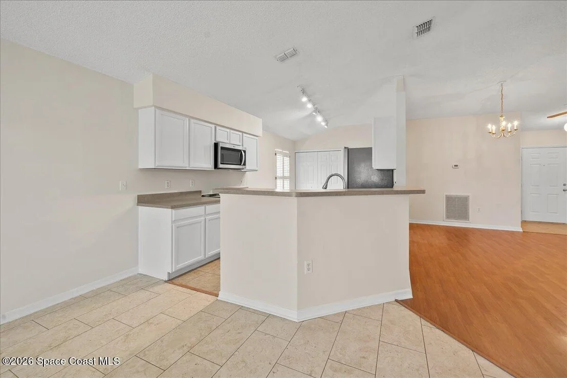 Photo of 1281 White Oak Circle