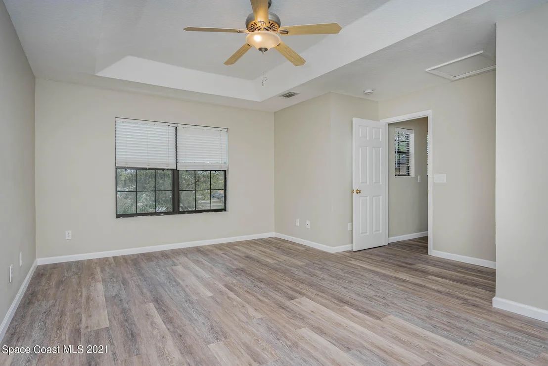 Photo of Unit 103 at 950 Luminary Circle