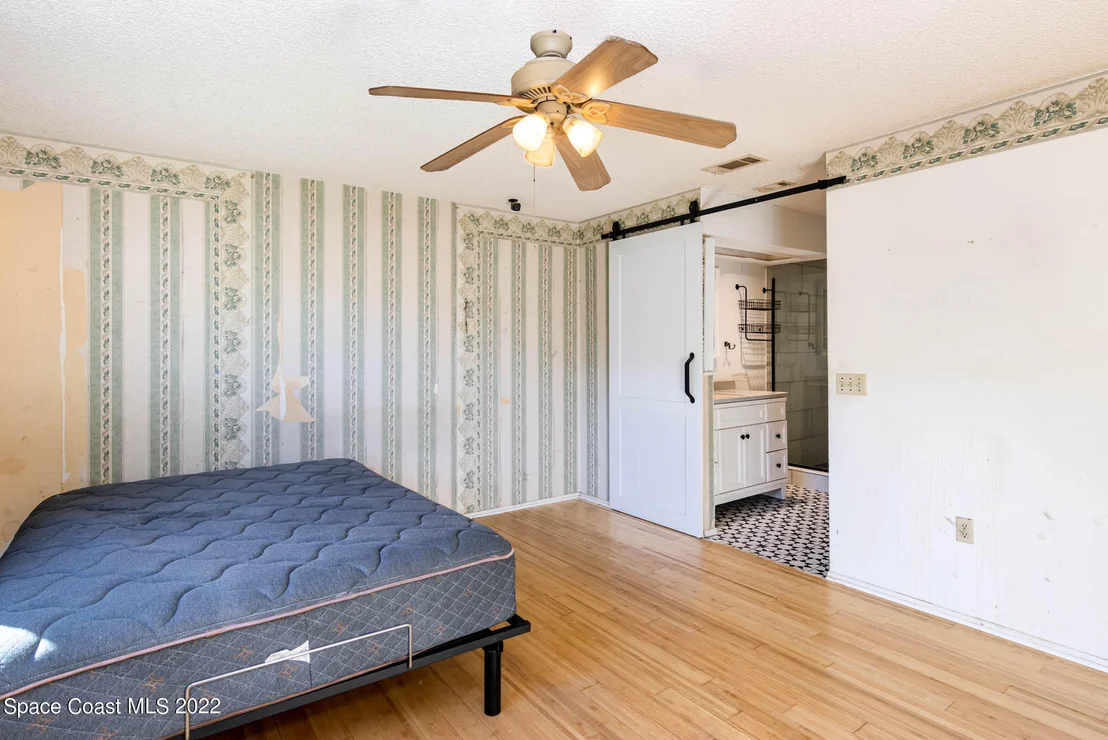 Photo of 1060 Emerald Road SE