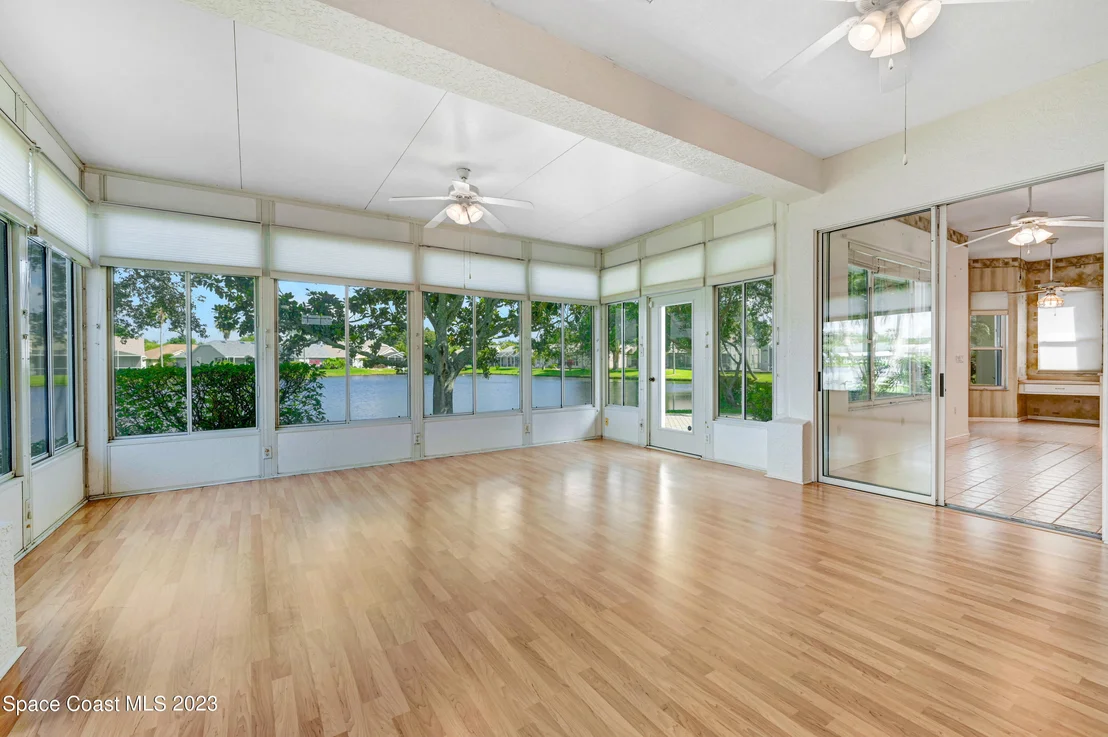 Photo of 954 Somerset Lane