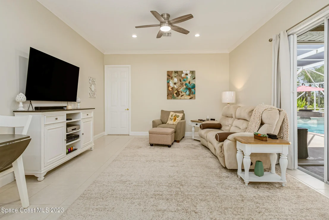 Photo of 844 Chatsworth Drive