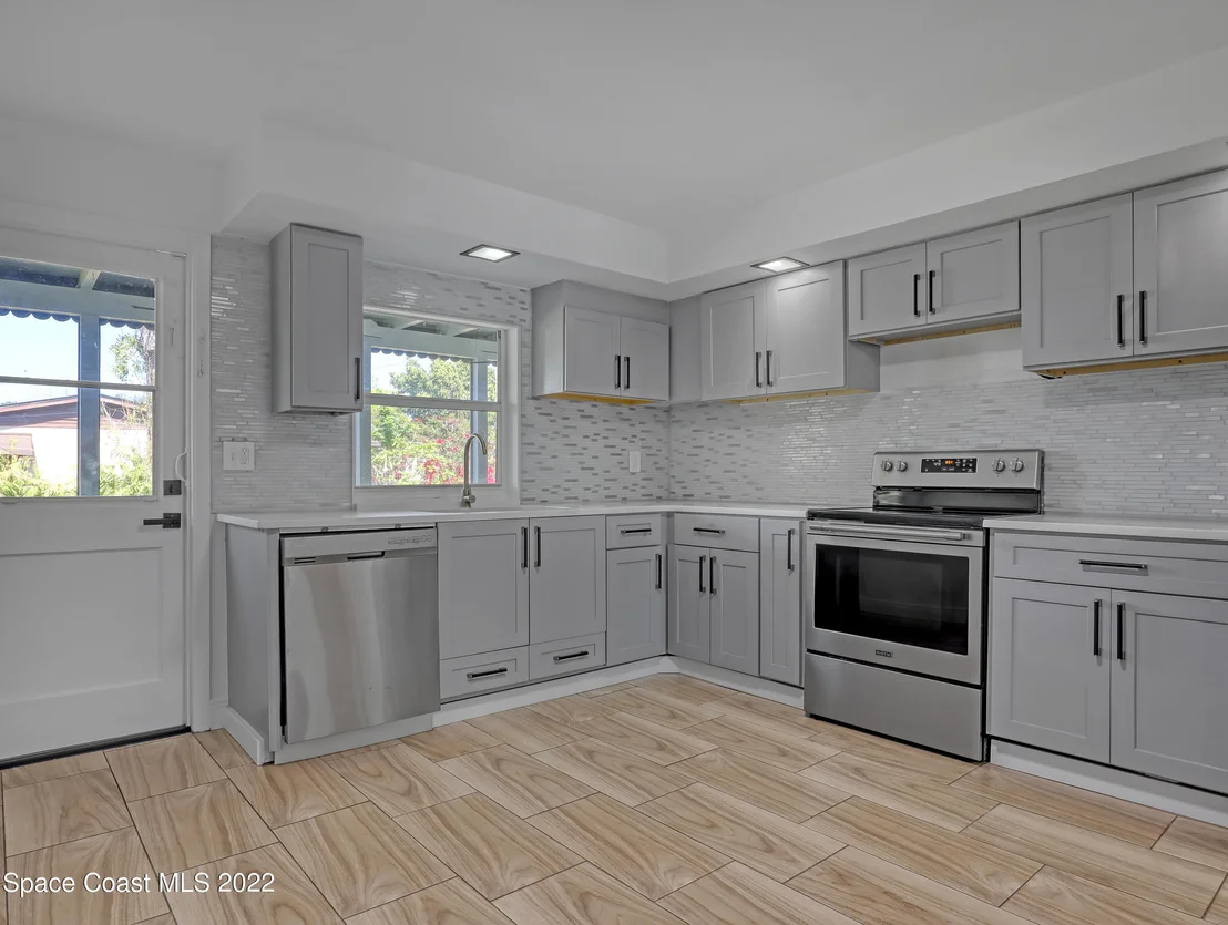 Photo of 800 Forest Road
