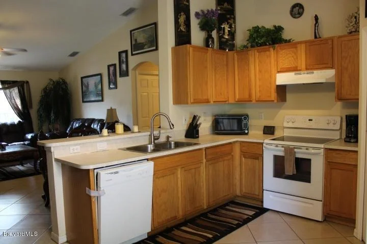 Photo of 6481 La Brea Avenue