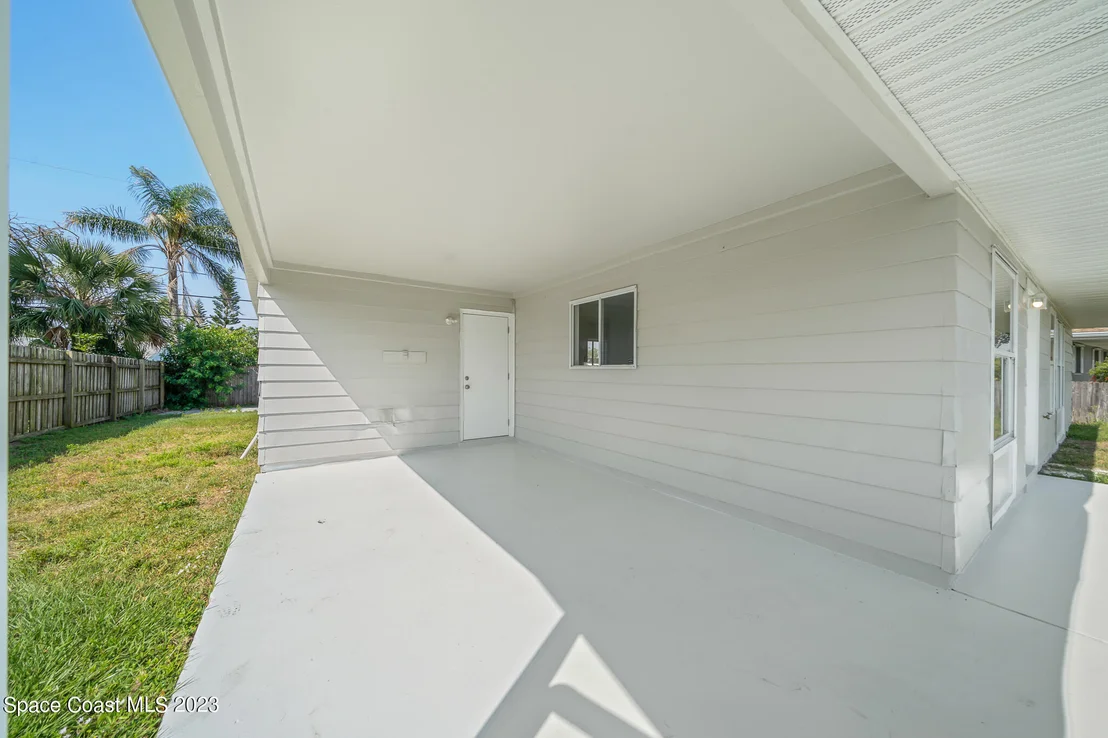 Photo of 716 Cadez Street NE