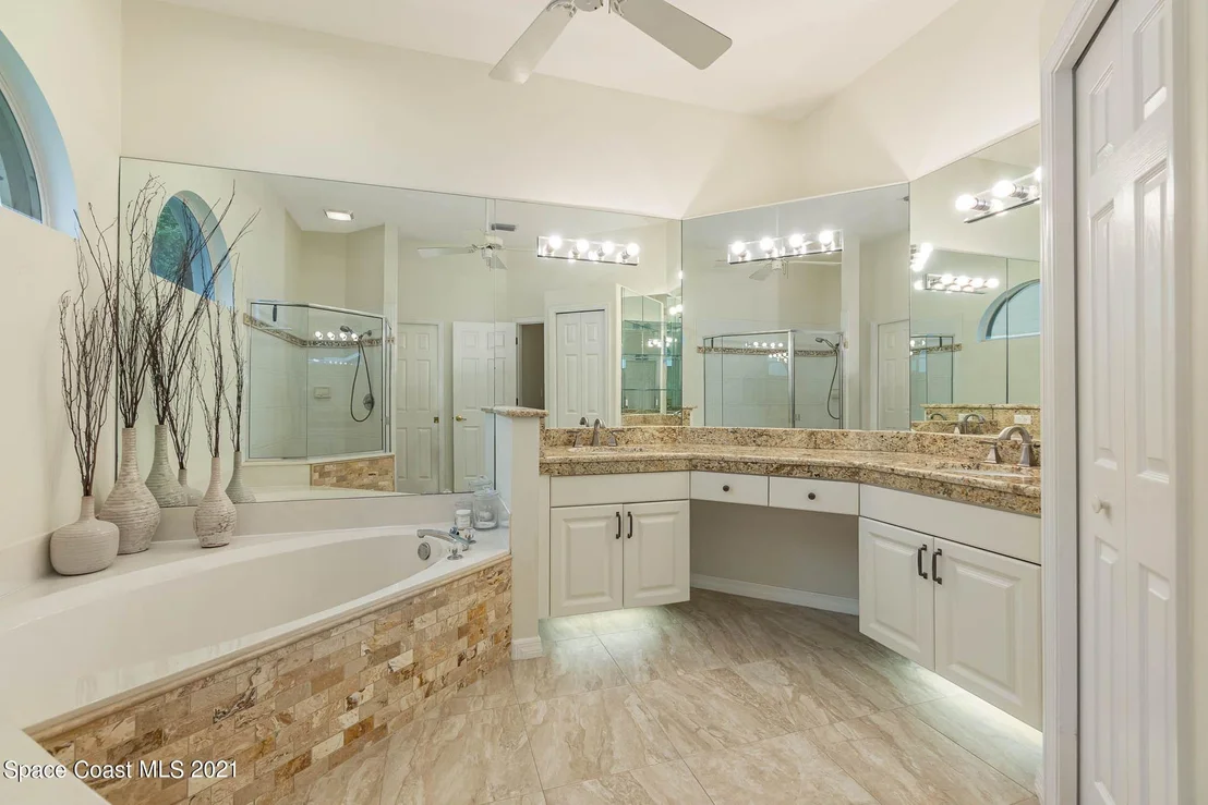 Photo of 975 Somerset Lane