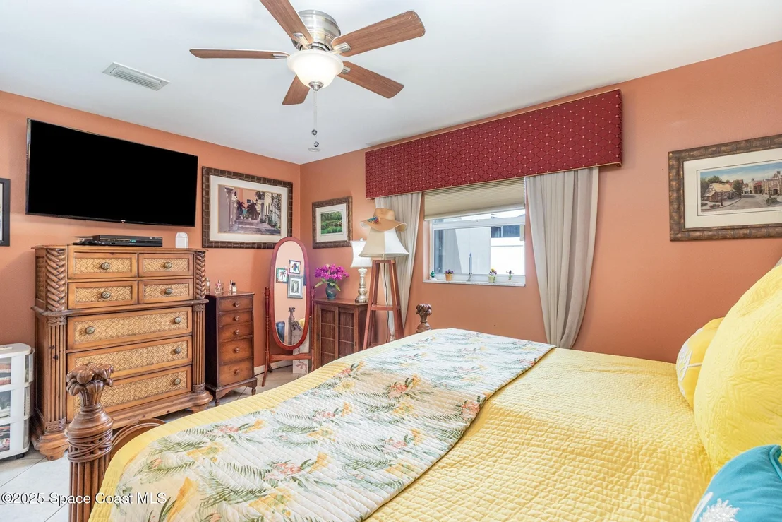 Photo of 425 Sparrow Drive