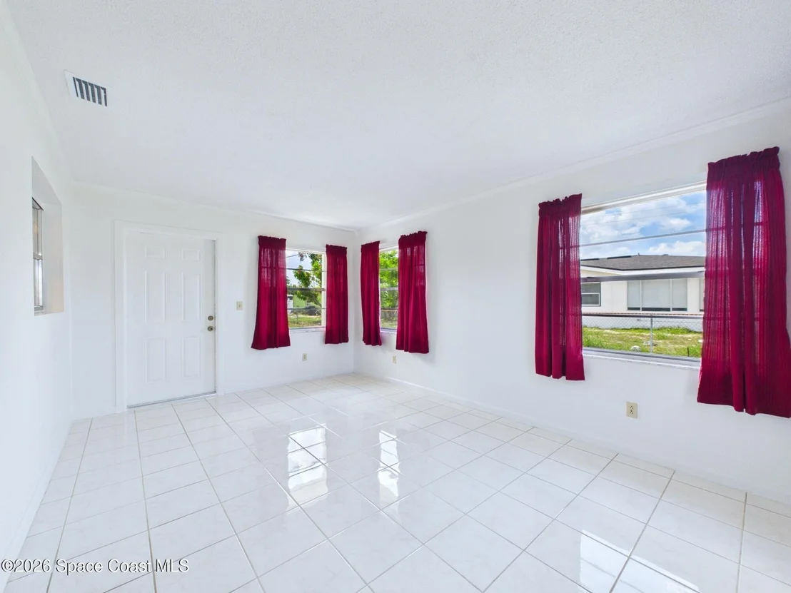 Photo of 2939 Chipper Drive NE