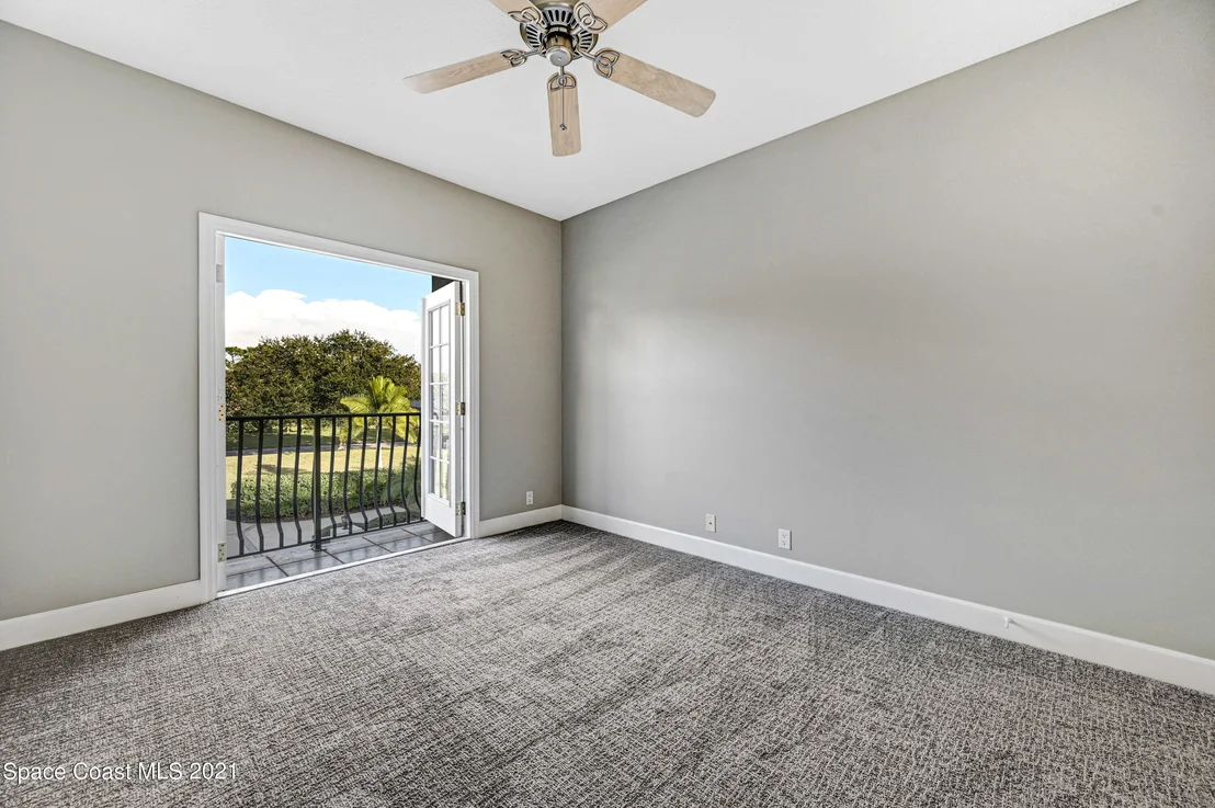 Photo of 882 Oak Park Drive