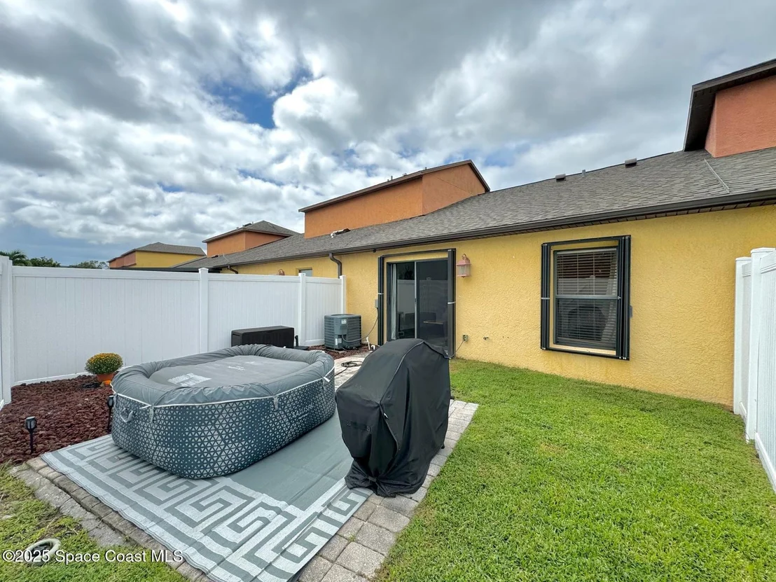 Photo of Unit 102 at 890 Luminary Circle