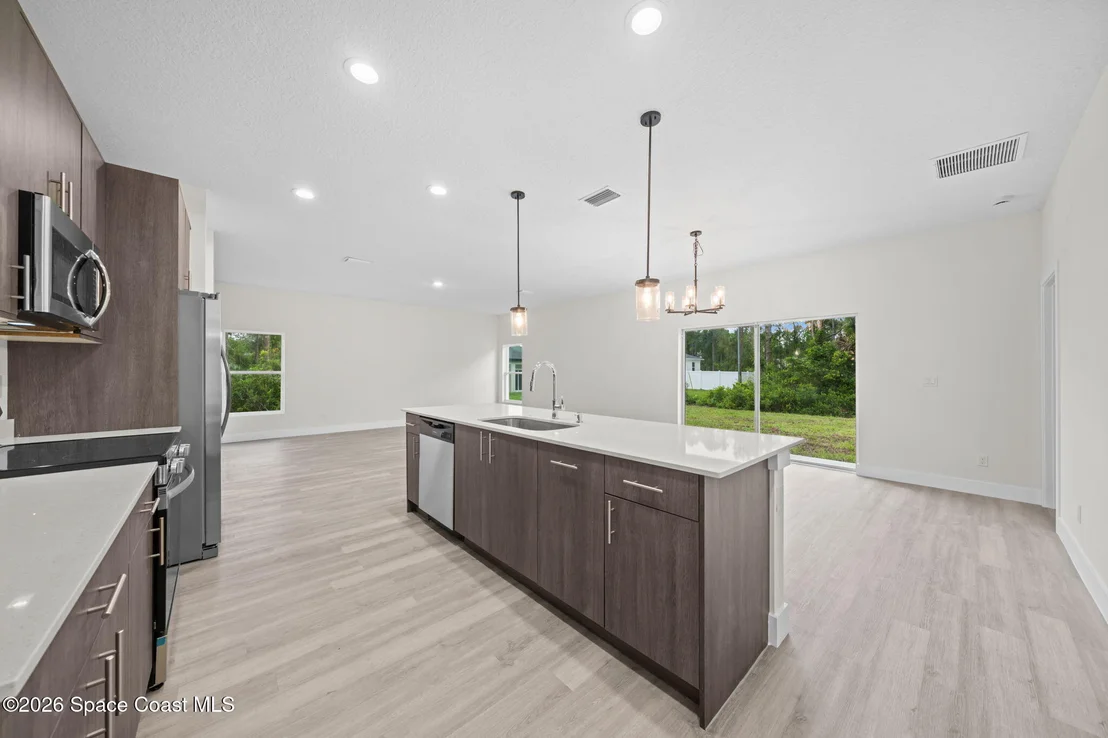 Photo of 1240 Cogan Drive SE