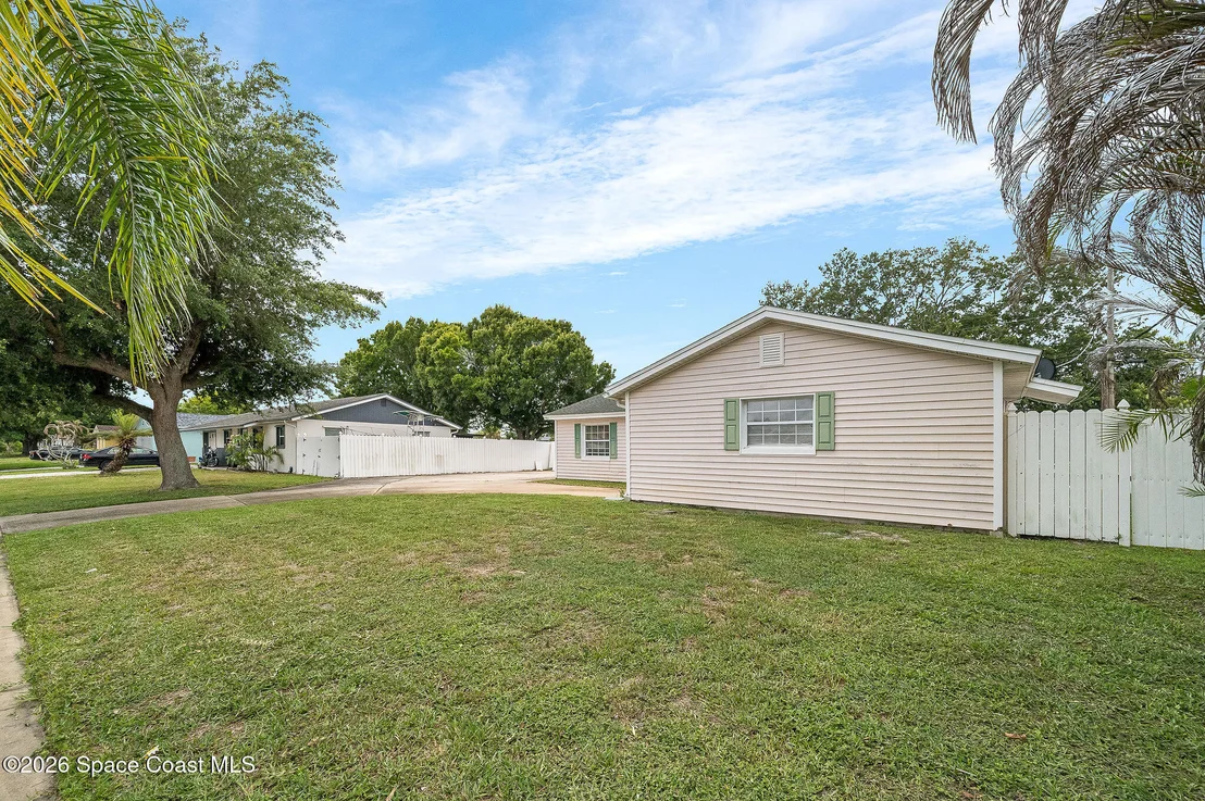Photo of 586 Louvre Drive