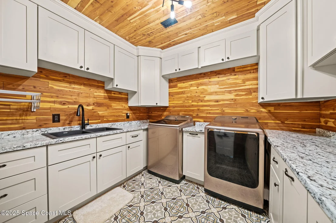 Photo of 875 N Indian River Drive