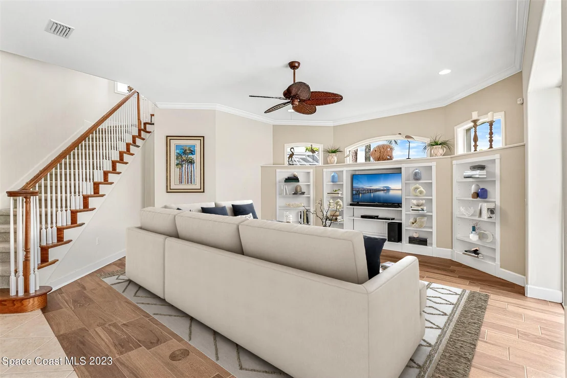 Photo of 915 Chatsworth Drive