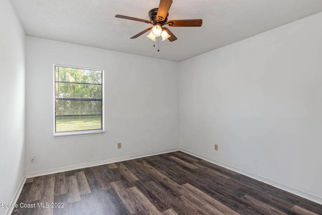 Photo of 1749 Tharp Road SE