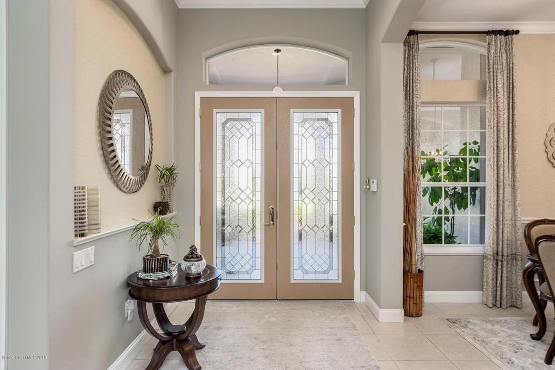 Photo of 824 Chatsworth Drive