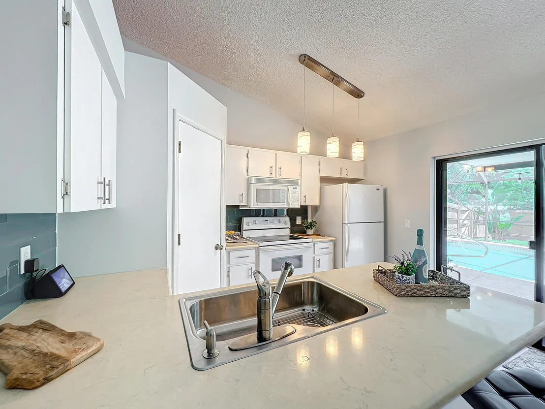 Photo of 909 Lyons Circle NW